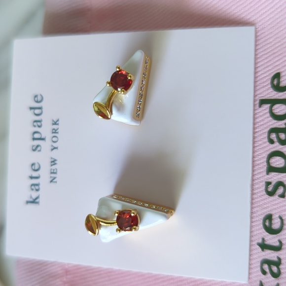 Kate Spade New York Pastry 🍰 🎂 🍰 🎂 Shop Cake Slice Studs - Picture 16 of 16